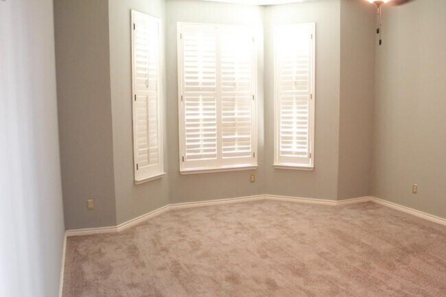 Building Photo - 1013 Stone Gate Dr