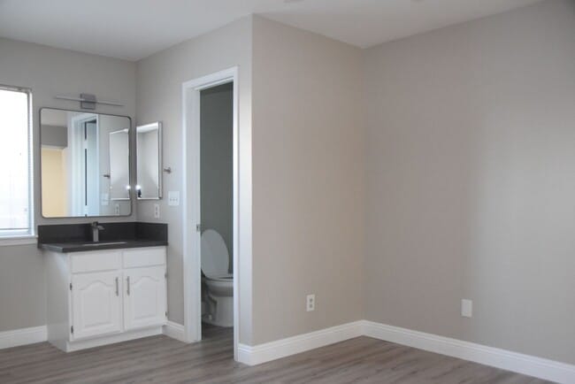 Building Photo - SE - SINGLE STORY 3 BEDROOM, FULLY UPGRADED HOME IN GATED COMMUNITY