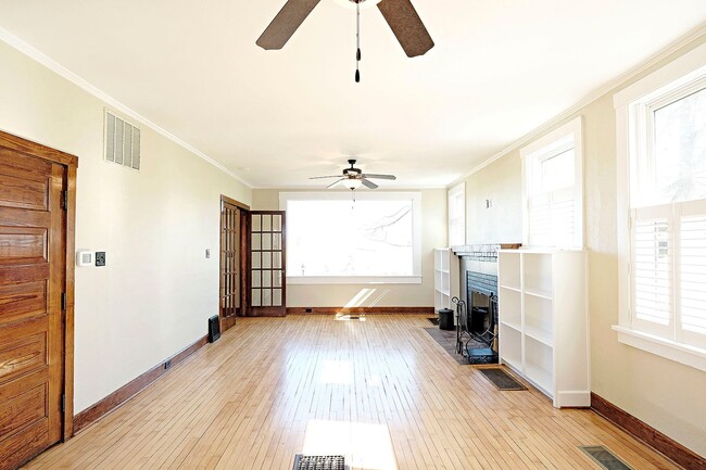 Building Photo - Beautiful Country Home With Picturesque Views