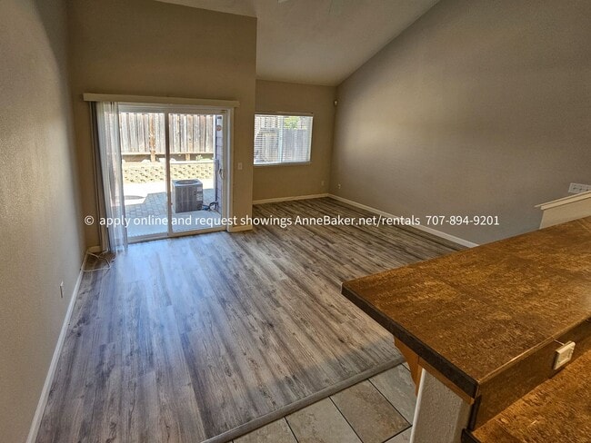Building Photo - Close to Shopping Cloverdale 2 Bedroom Available Now