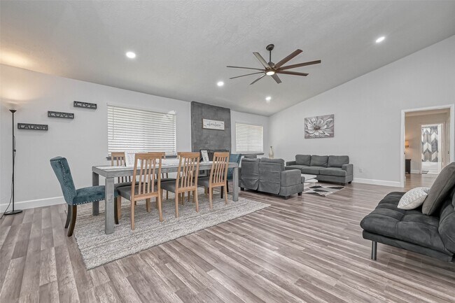 Building Photo - 11618 Corona Ln