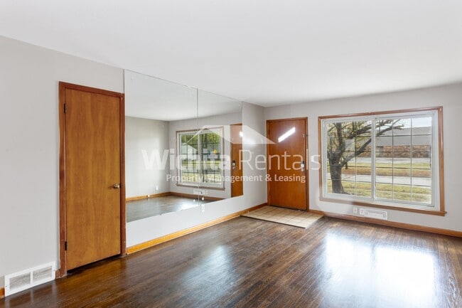 Building Photo - 3 BD/1 BA home near Friends University!