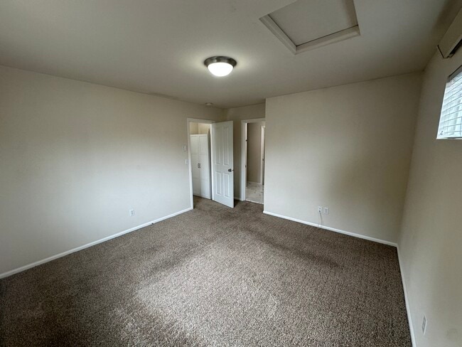Building Photo - 4313 Roxanna Loop SE