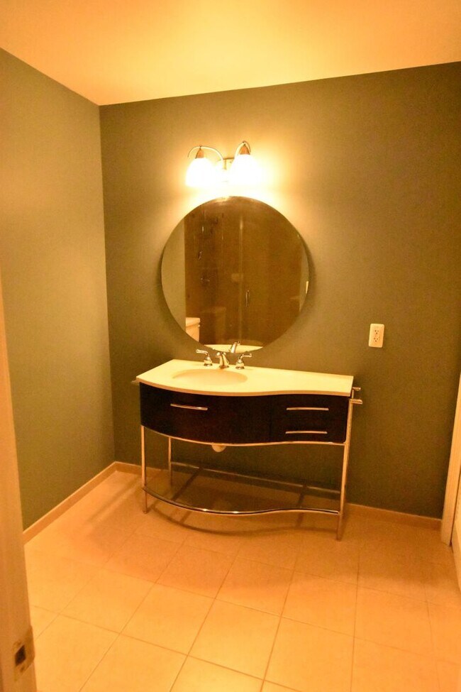 Building Photo - Chic, Contemporary 1 BD 1.5 BA Condo in the Mount Pleasant neighborhood of NW DC!!