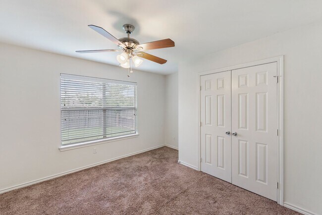 Building Photo - Prime Location! Spacious 4-Bed, 4-Bath Home Near Texas A&M!