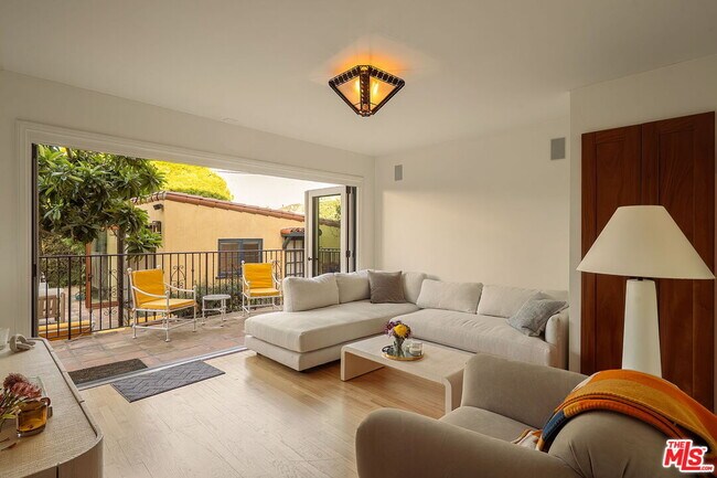 Building Photo - 2223 Cloverfield Blvd