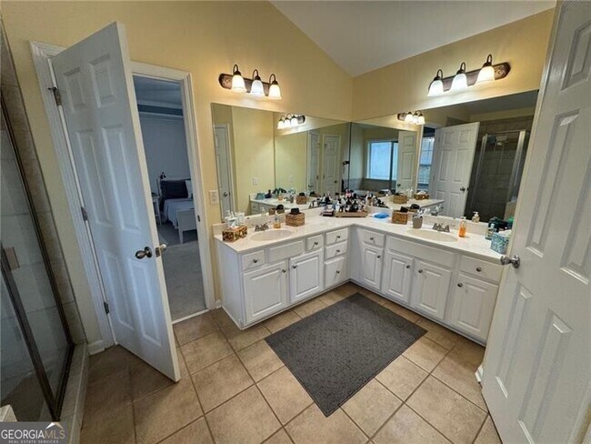 Building Photo - 524 King St