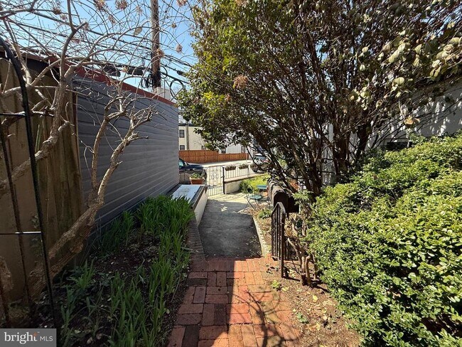 Building Photo - 185 Prince George St