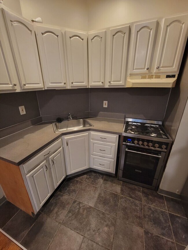 Building Photo - 4619 Cedar Ave