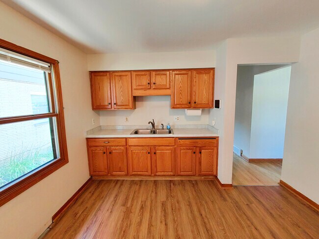 Building Photo - 5921 N 66th St