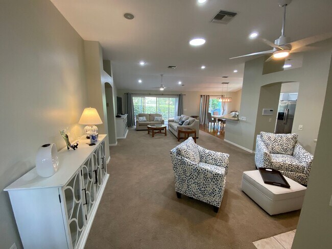 Building Photo - SEASONAL RENTAL in Glenview - 3 Beds, 2 Ba...
