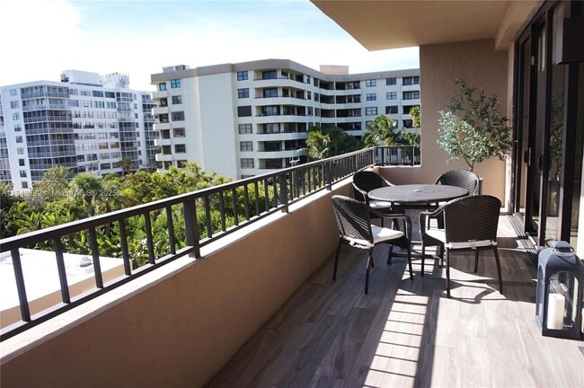 Building Photo - 251 Crandon Blvd