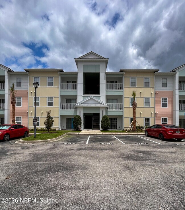 Building Photo - 8215 Green Parrot Rd