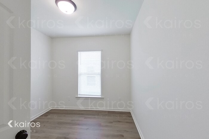 Building Photo - 114 Teddy Ln