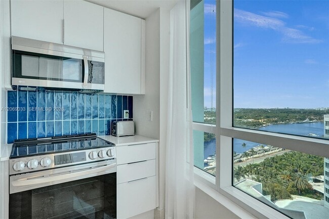 Building Photo - 4401 Collins Ave