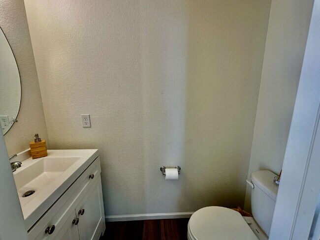 Building Photo - "Charming and spacious 3-Bed Sanctuary with 2.5 Baths the Reunion Community in Commerce City!"