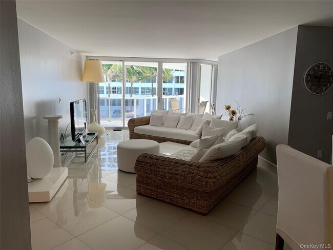 Building Photo - 16711 Collins Ave