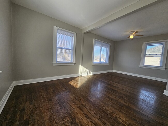 Building Photo - 423 Hayes St