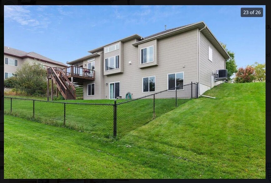 Building Photo - 2103 Glen Oaks