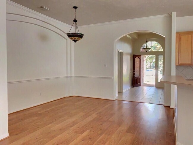 Building Photo - 18207 Linden Forest Ln