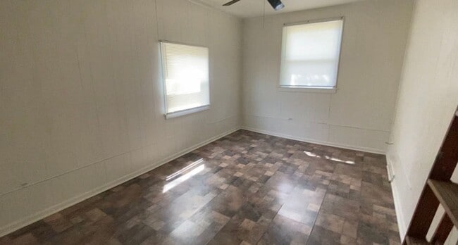 Building Photo - --  AVAILABLE IMMEDIATELY  -- 3 BR / 1 BA West End Home, Fenced in Backyard. Available Immediately!