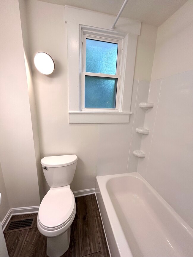 Building Photo - 437 Stoddart Ave