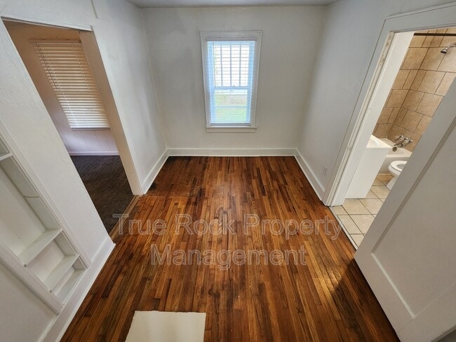 Building Photo - 1112 E Corona St