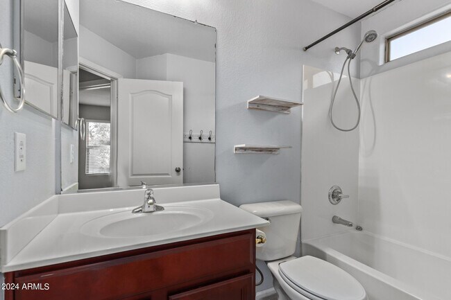Building Photo - 983 E Palomino Way