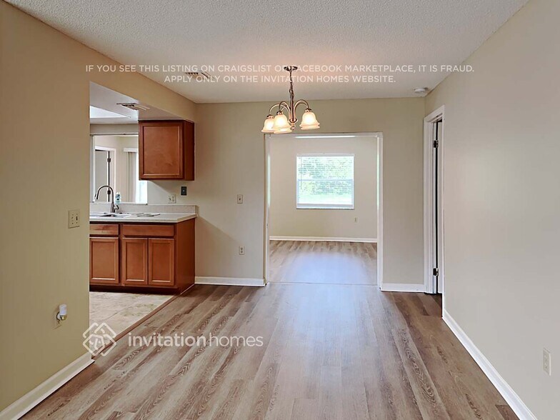 Building Photo - 3856 Stonemont Dr