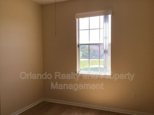Building Photo - 264 Monroe Cir