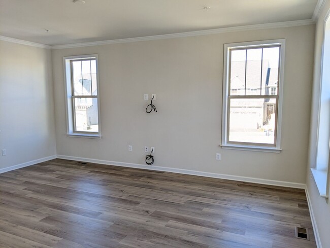 Building Photo - Beautiful 3 level END UNIT townhouse in Je...