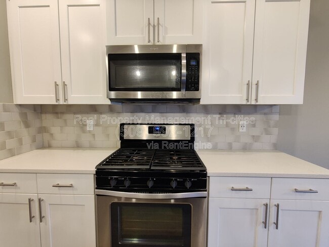 Building Photo - 8817 Grandview Dr