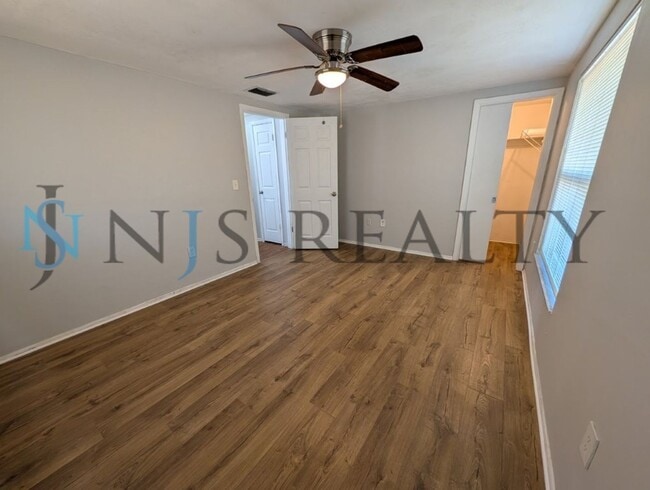 Building Photo - 3/2/1 1508 Sq. Ft. LARGE Corner Lot home: Updated Kitchen & Baths, NEW paint, NEW floors, Fenced ...