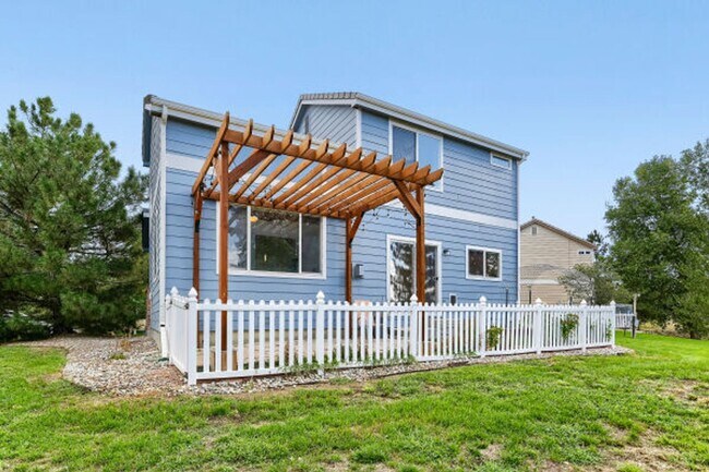 Building Photo - 13897 Cook St