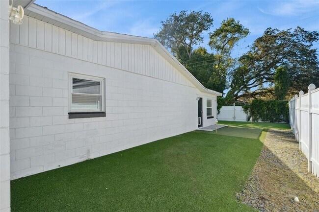 Building Photo - 622 Beverly Ave