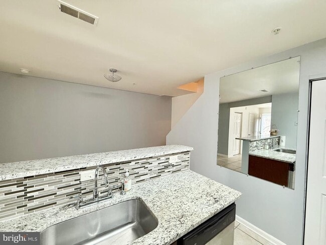 Building Photo - 10128 Reprise Dr