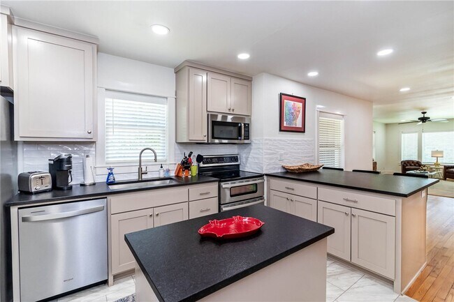 Building Photo - 394 Fletcher Ave