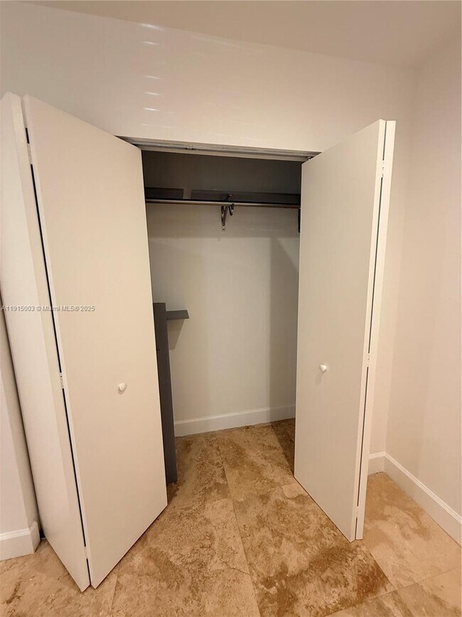 Building Photo - 15315 Loch Isle Dr W