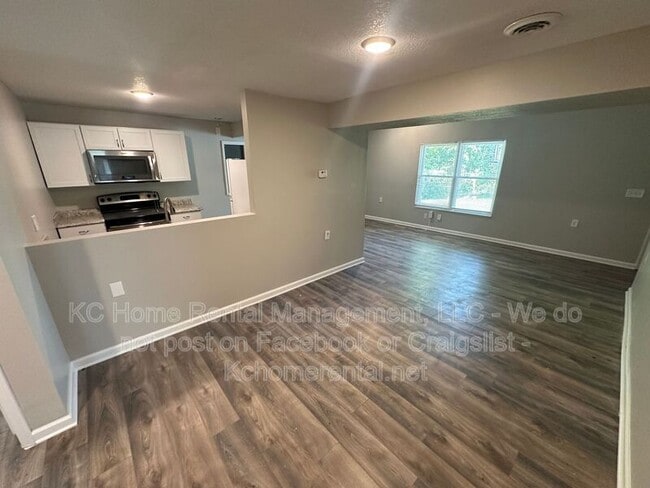 Building Photo - 4140 E 60 Terrace