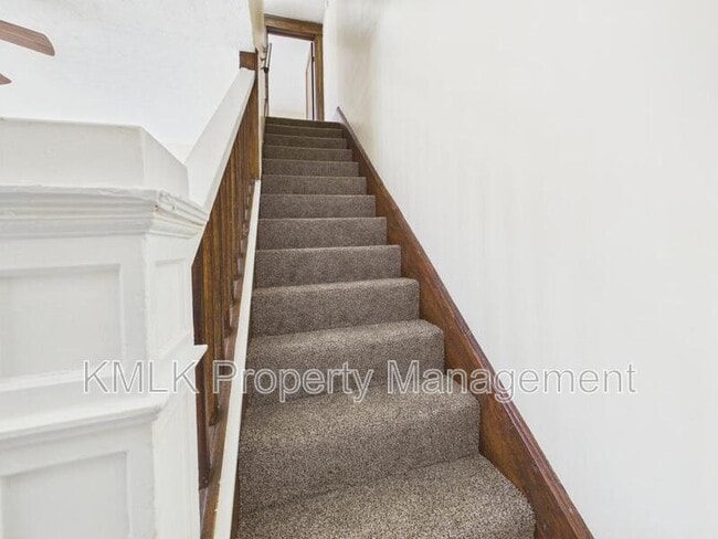 Building Photo - 446 7th St