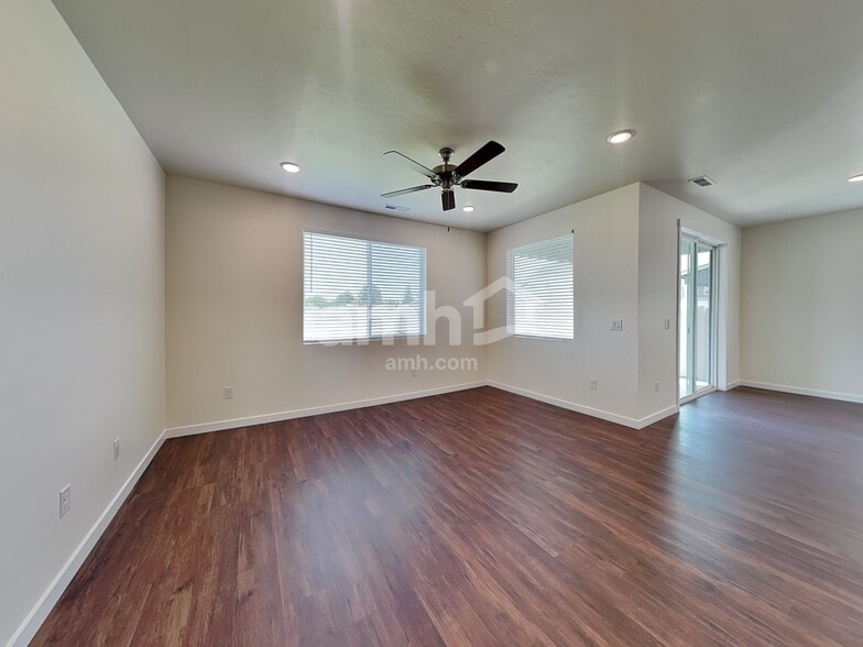 Building Photo - 9396 W Shumard St
