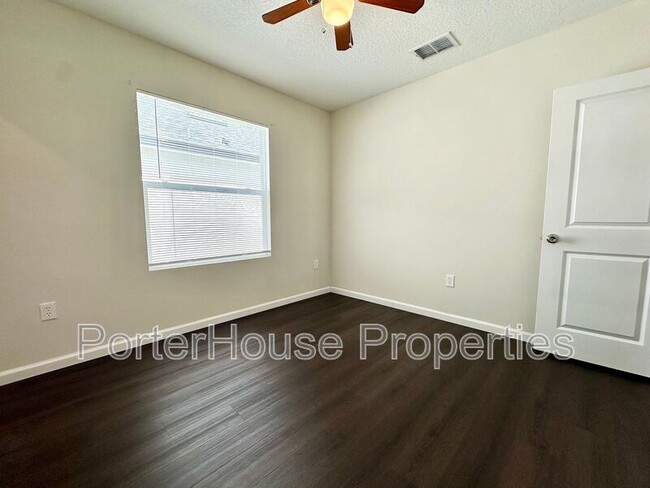 Building Photo - 1100 E Gottsche Ave