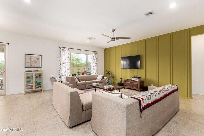 Building Photo - 17826 W Gold Poppy Way