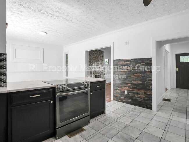 Building Photo - 914 Lockbourne Rd