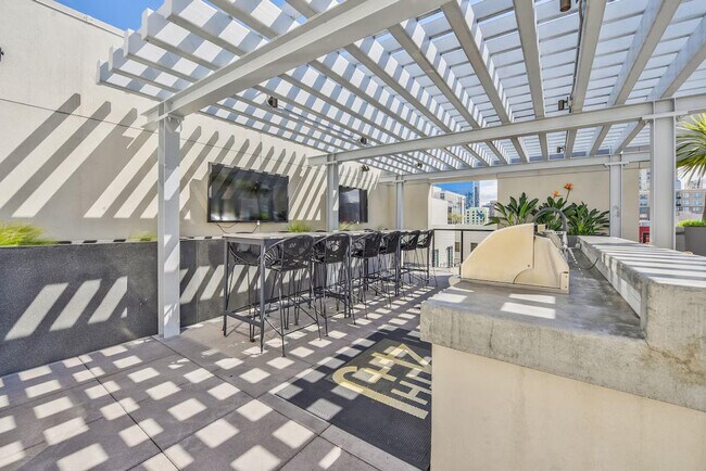 Building Photo - 315 J St