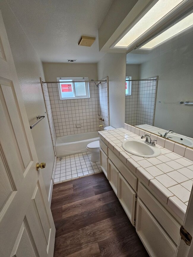 Building Photo - COMPLETELY REMODELED 3 BEDROOM HOUSE IN W. ROSEVILLE!!