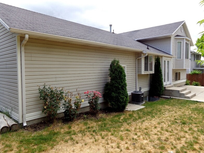 Building Photo - 6098 Monet Ct