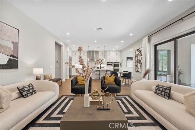 Building Photo - 370 Sawbuck