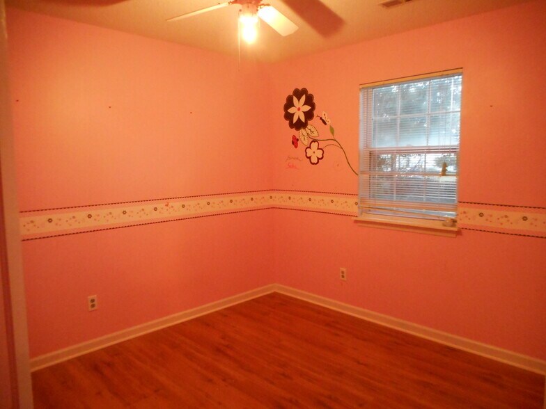 Building Photo - 3113 Olde Birch Dr