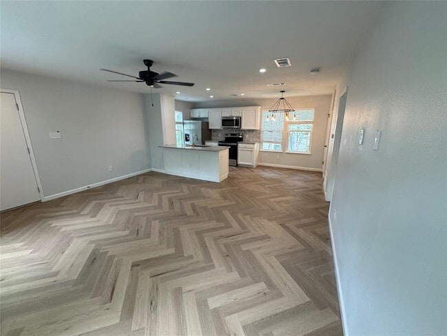 Building Photo - 1604 W 40th St